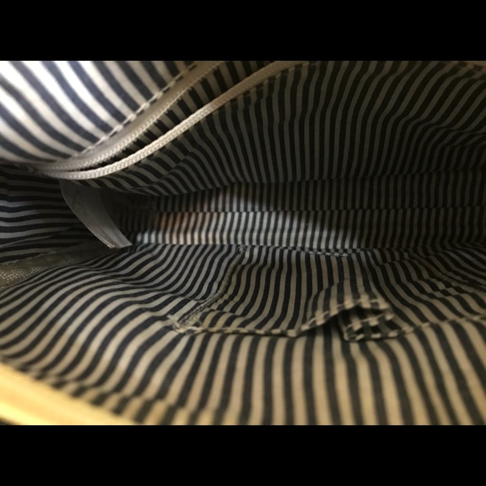 Purse - Picture 3 of 3